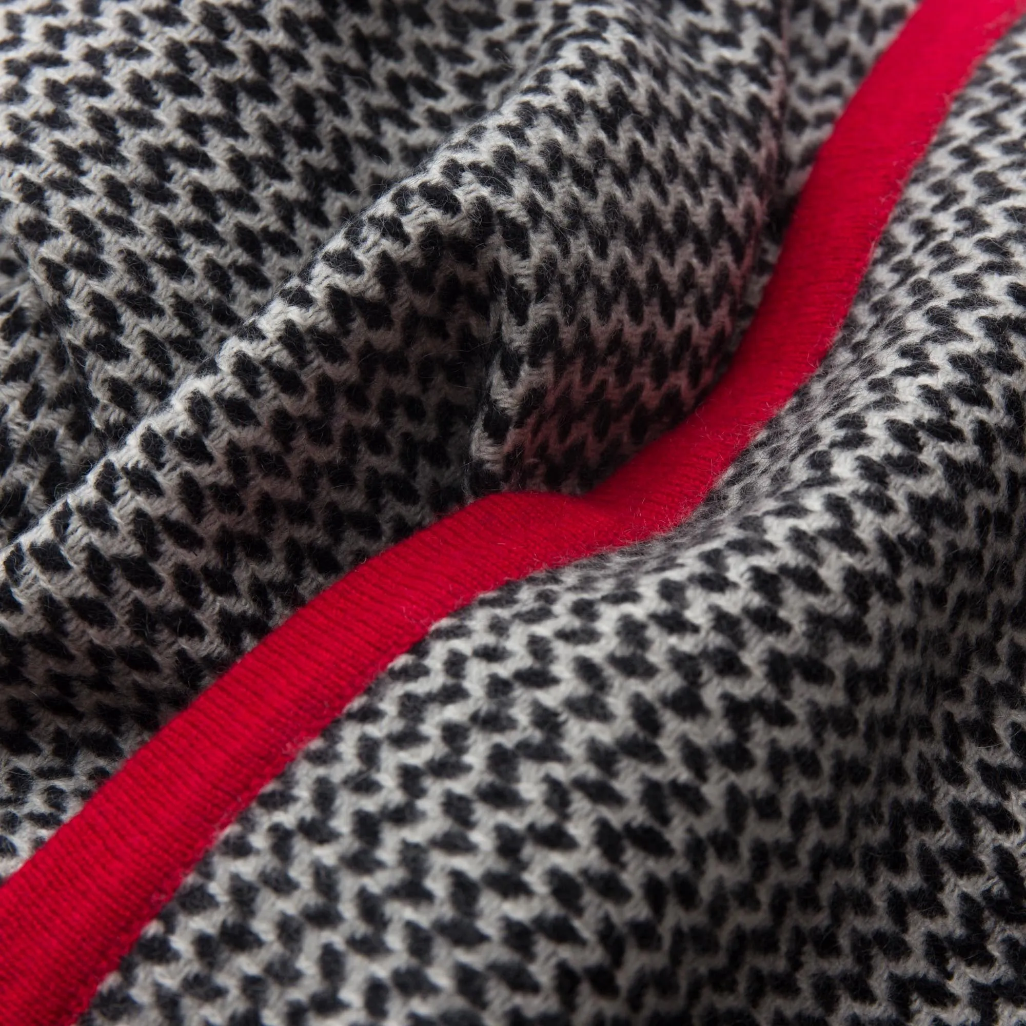 Foligno Cashmere Scarf [Black/Cream/Red]